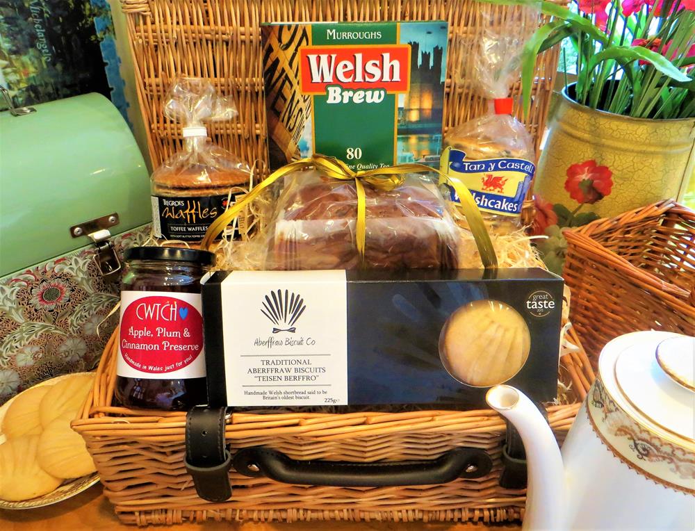Welcome to Wales Wicker Hamper